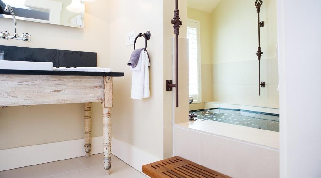 Farmhouse Inn Forestville Экстерьер фото